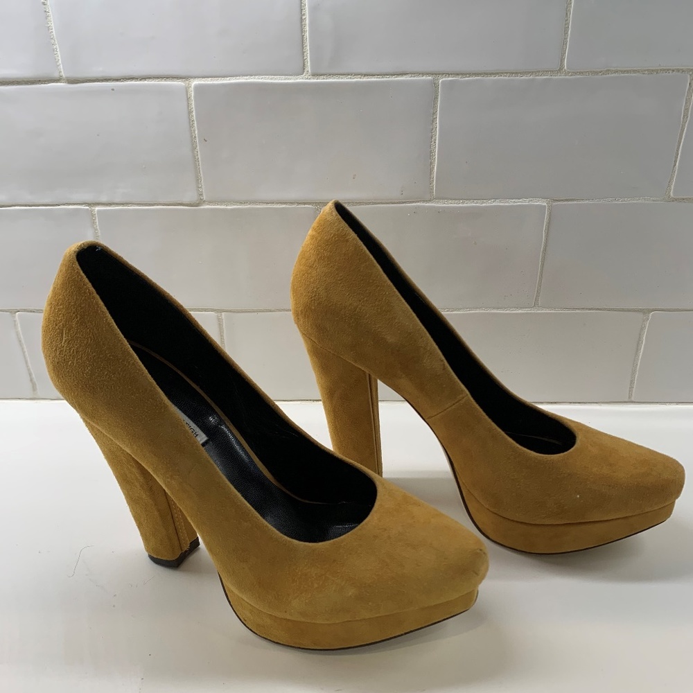 KATHRYN AMBERLEIGH SUEDE PLATFORM PUMPS SIZE 7 1/2